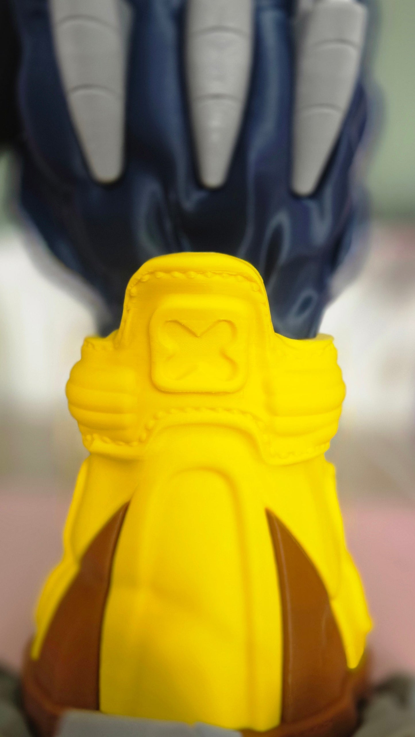 Wolverine-Inspired Claw Gaming Controller Stand